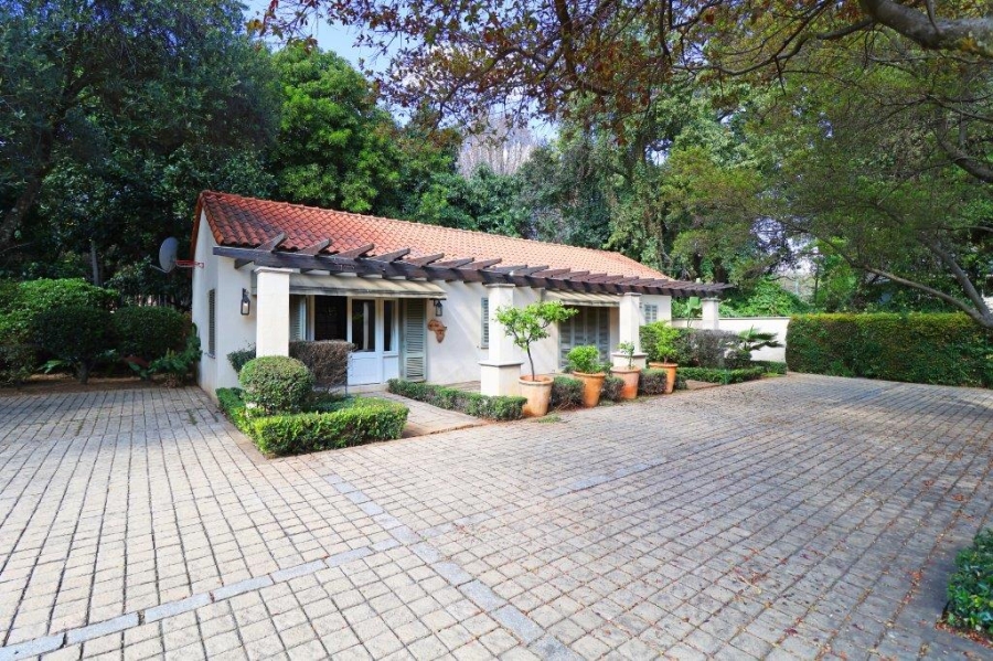 To Let 4 Bedroom Property for Rent in Saxonwold Gauteng