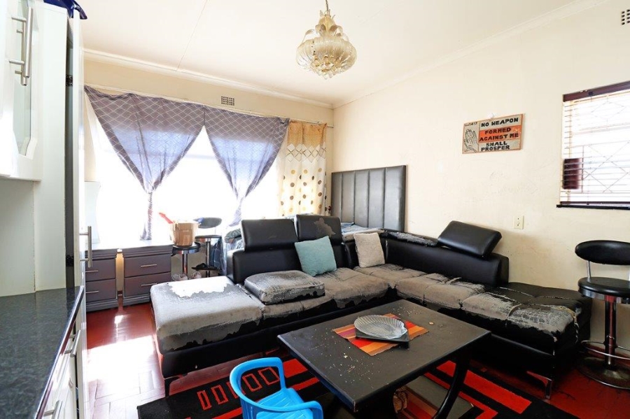 5 Bedroom Property for Sale in Kew Gauteng