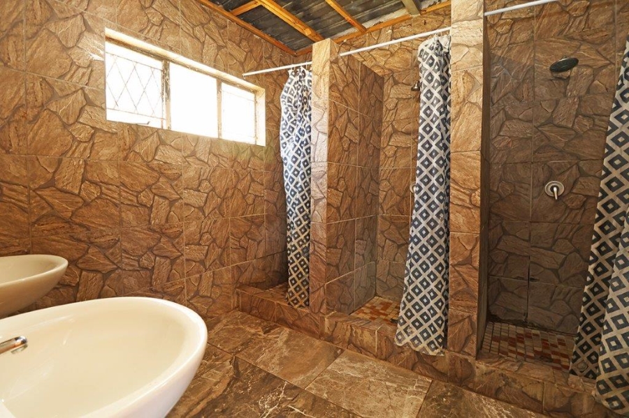 5 Bedroom Property for Sale in Kew Gauteng