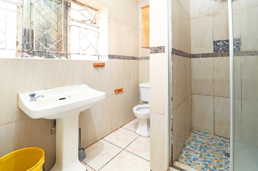 5 Bedroom Property for Sale in Kew Gauteng