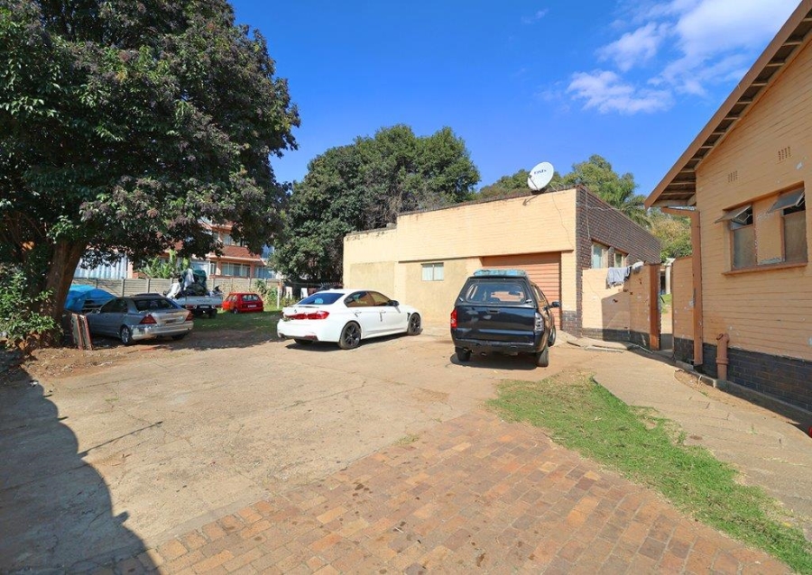 5 Bedroom Property for Sale in Kew Gauteng