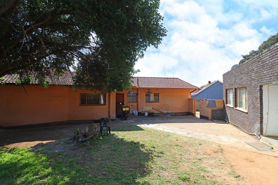 5 Bedroom Property for Sale in Kew Gauteng
