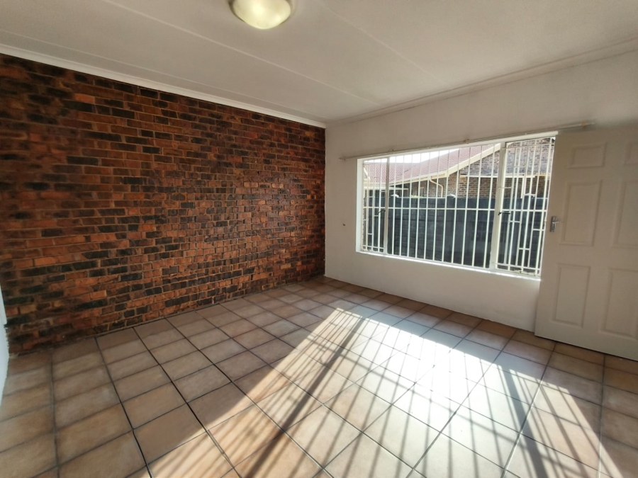1 Bedroom Property for Sale in Falcon Ridge Gauteng