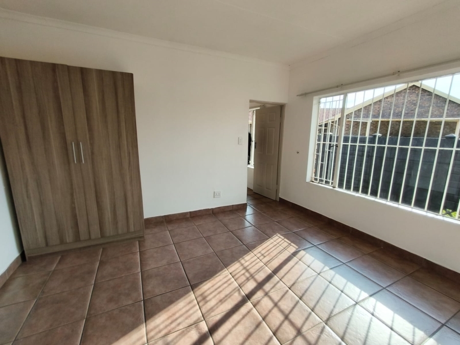 1 Bedroom Property for Sale in Falcon Ridge Gauteng