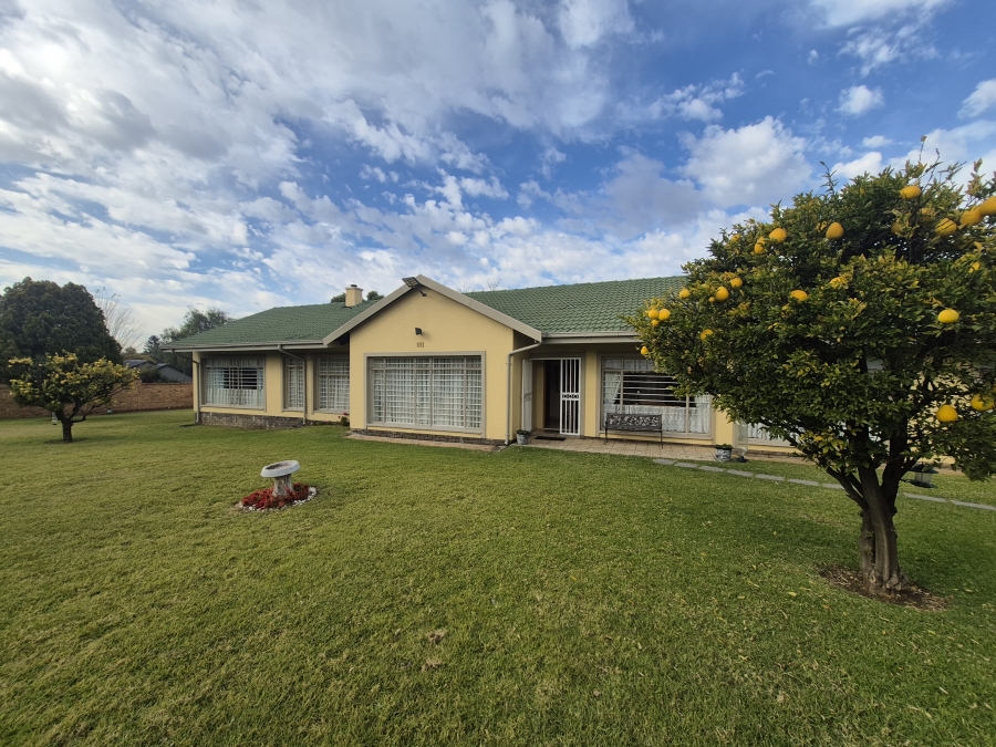 5 Bedroom Property for Sale in Brackenhurst Gauteng