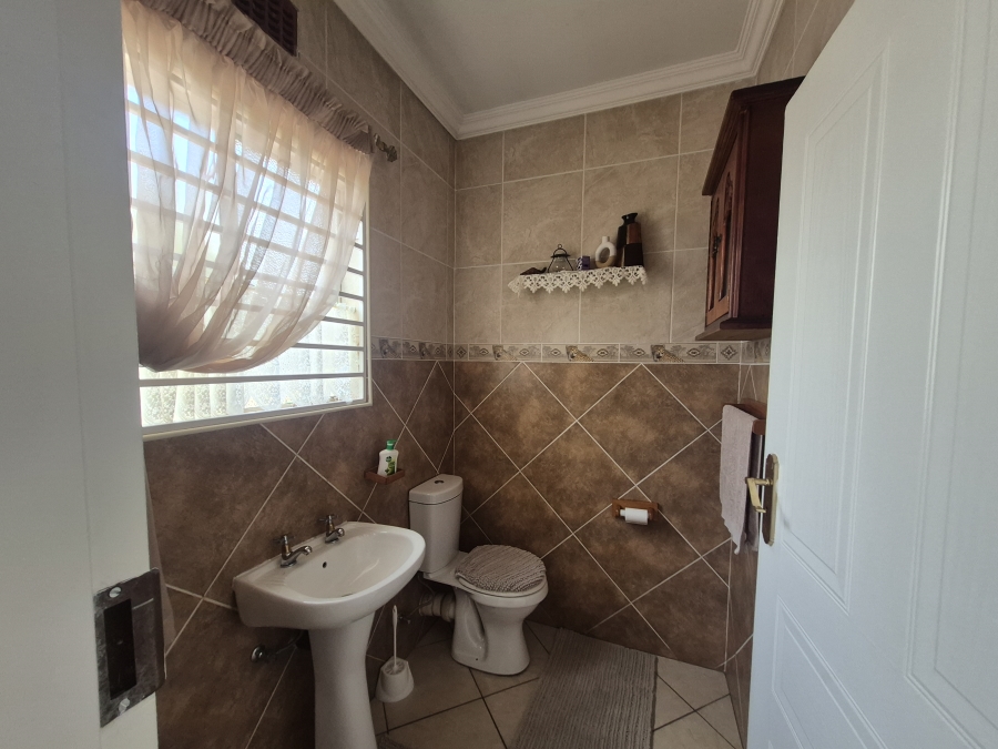 5 Bedroom Property for Sale in Brackenhurst Gauteng