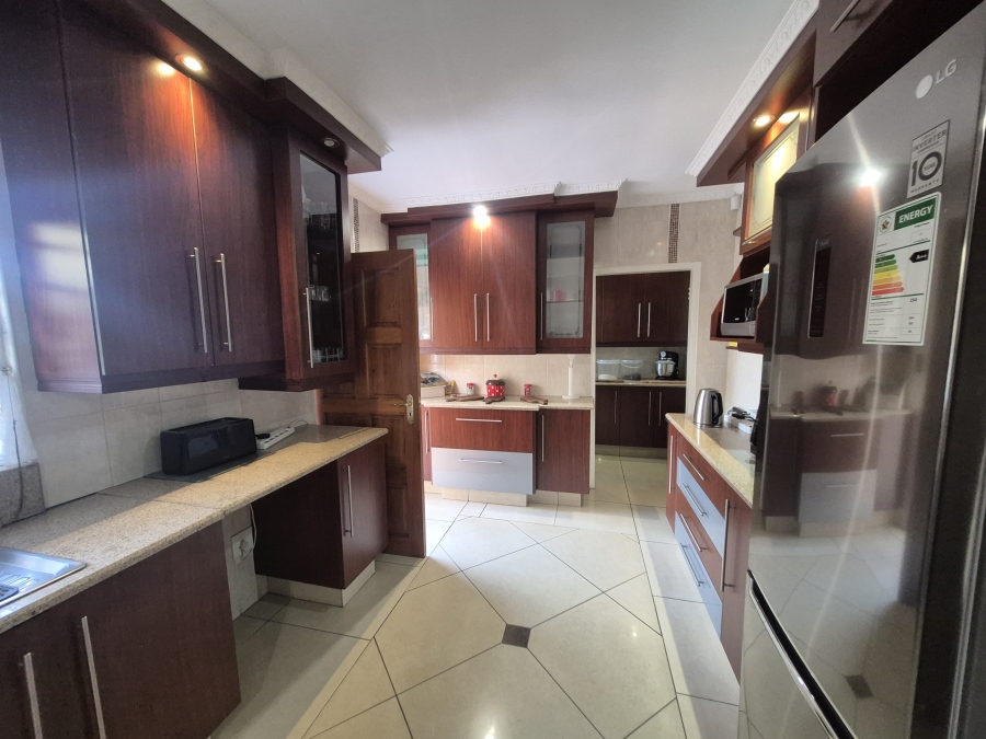 5 Bedroom Property for Sale in Brackenhurst Gauteng
