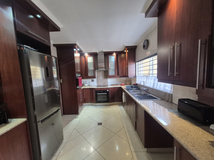 5 Bedroom Property for Sale in Brackenhurst Gauteng