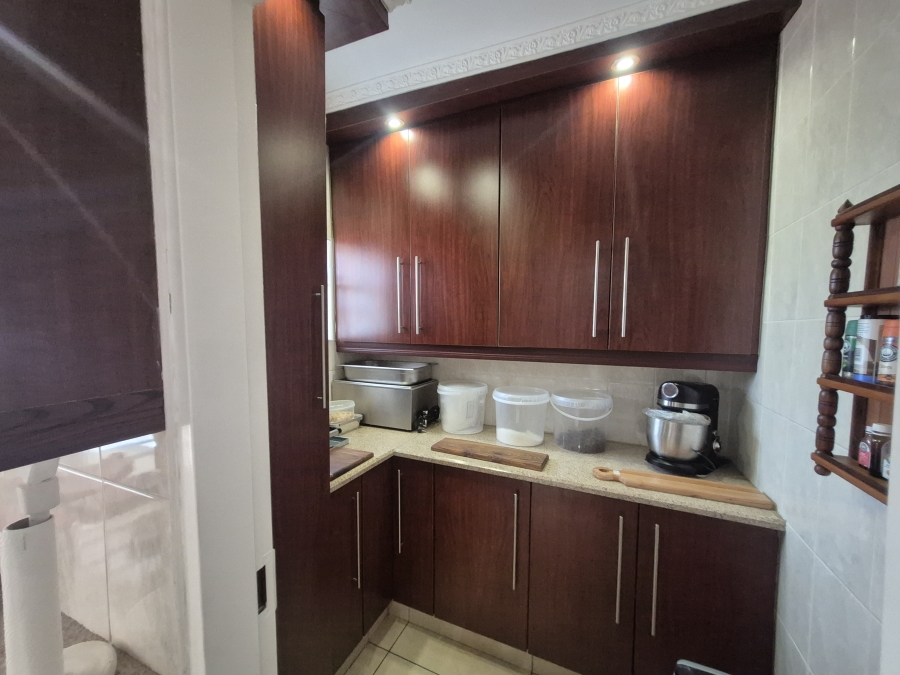 5 Bedroom Property for Sale in Brackenhurst Gauteng