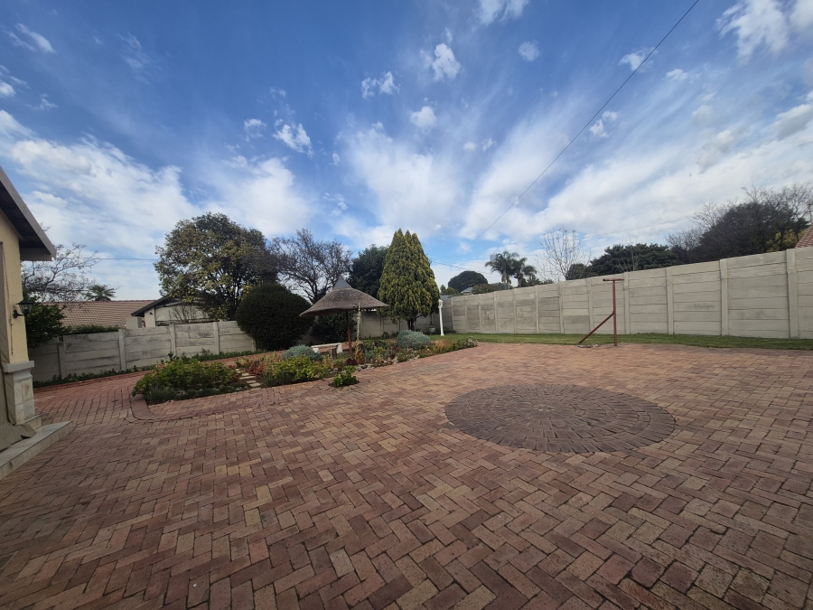 5 Bedroom Property for Sale in Brackenhurst Gauteng