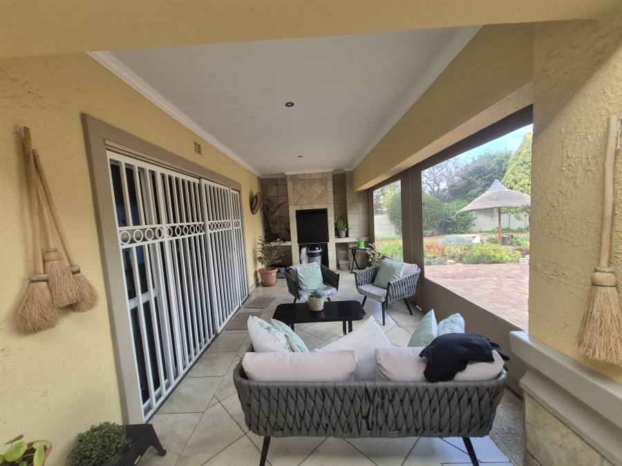 5 Bedroom Property for Sale in Brackenhurst Gauteng