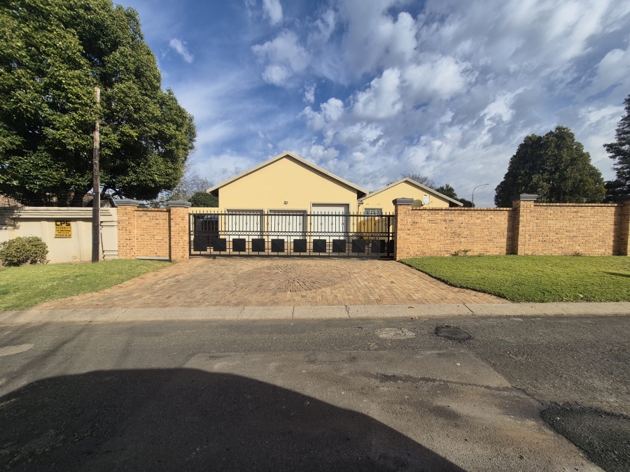 5 Bedroom Property for Sale in Brackenhurst Gauteng