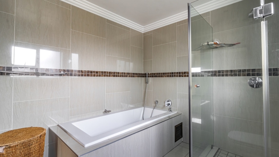 5 Bedroom Property for Sale in Aspen Lakes Gauteng
