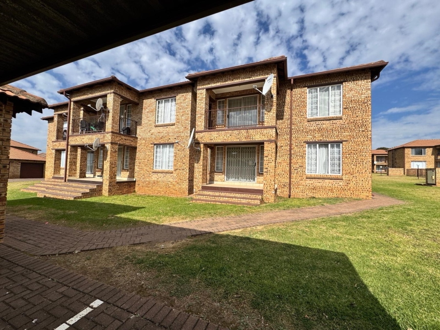 To Let 1 Bedroom Property for Rent in Erand Gardens Gauteng