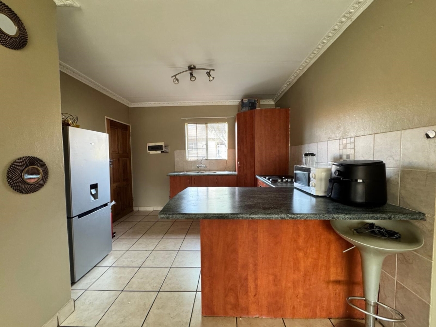 To Let 1 Bedroom Property for Rent in Erand Gardens Gauteng