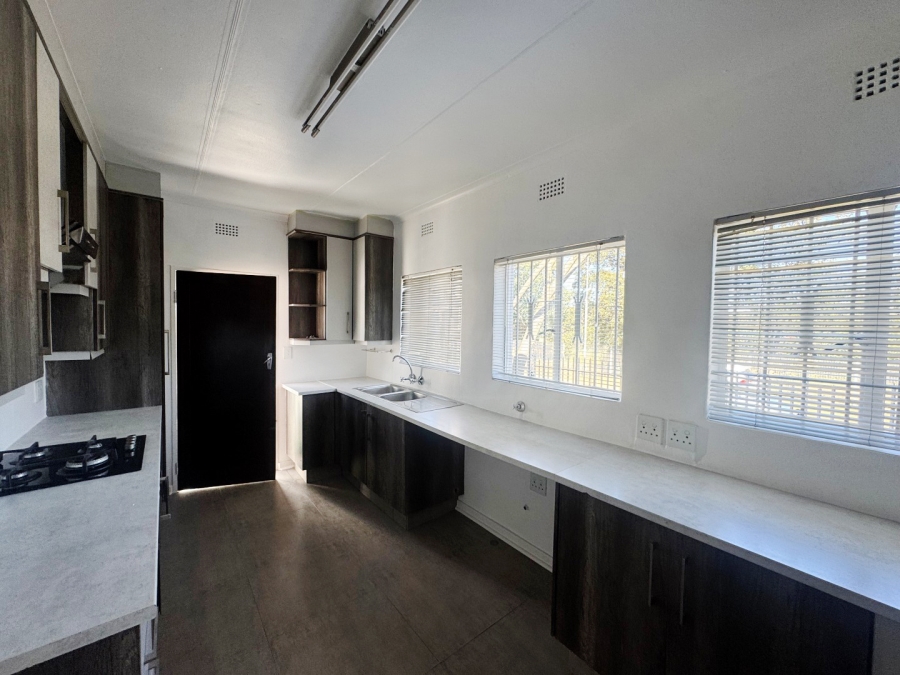To Let 3 Bedroom Property for Rent in Parkmore Gauteng