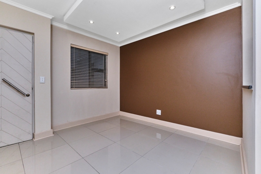 1 Bedroom Property for Sale in Sandown Gauteng
