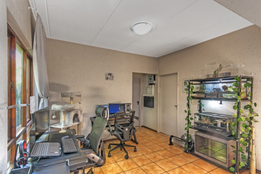 2 Bedroom Property for Sale in Sunninghill Gauteng
