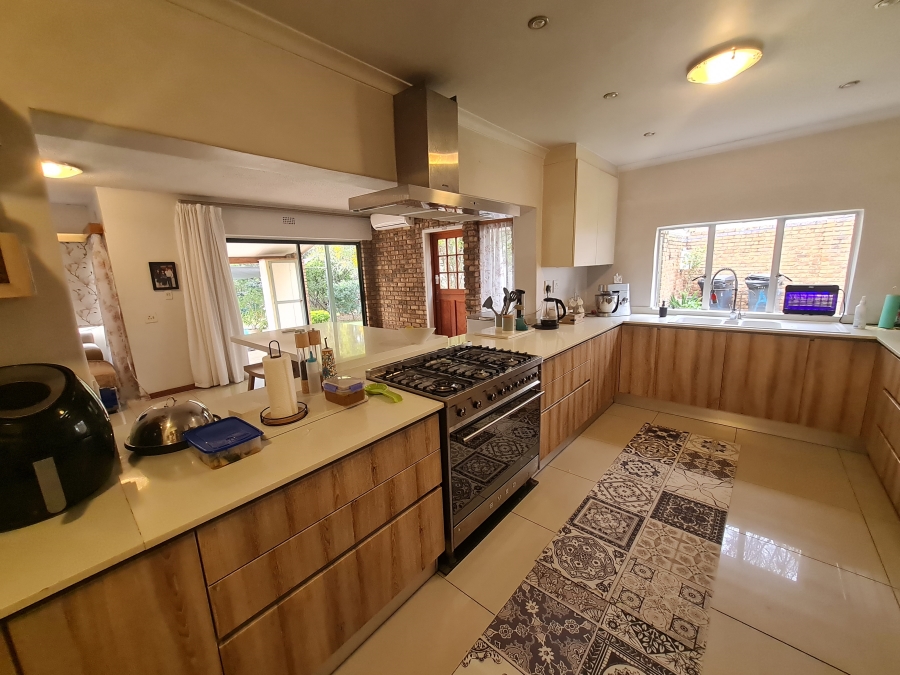 To Let 7 Bedroom Property for Rent in Bryanston Gauteng