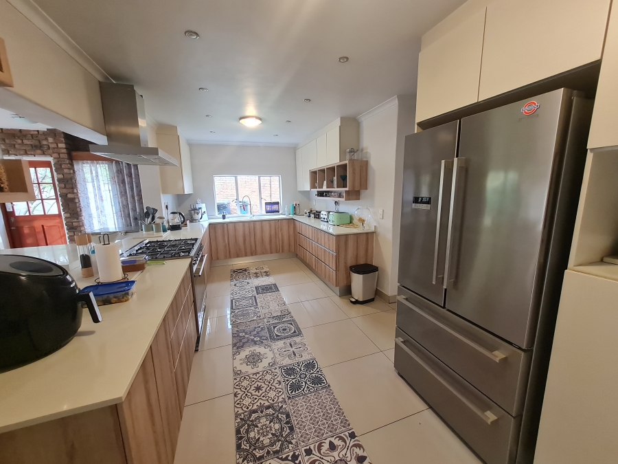 To Let 7 Bedroom Property for Rent in Bryanston Gauteng