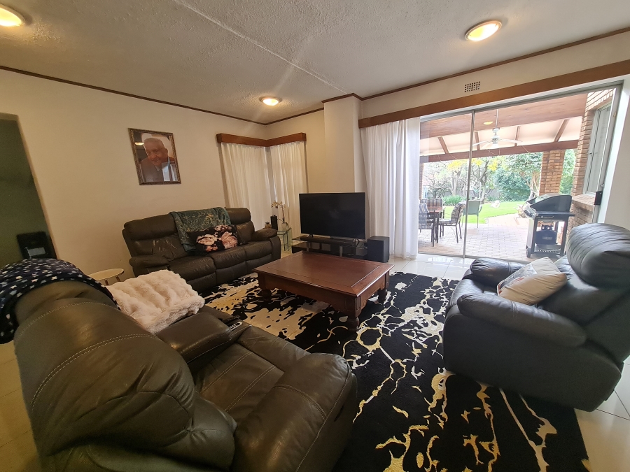 To Let 7 Bedroom Property for Rent in Bryanston Gauteng