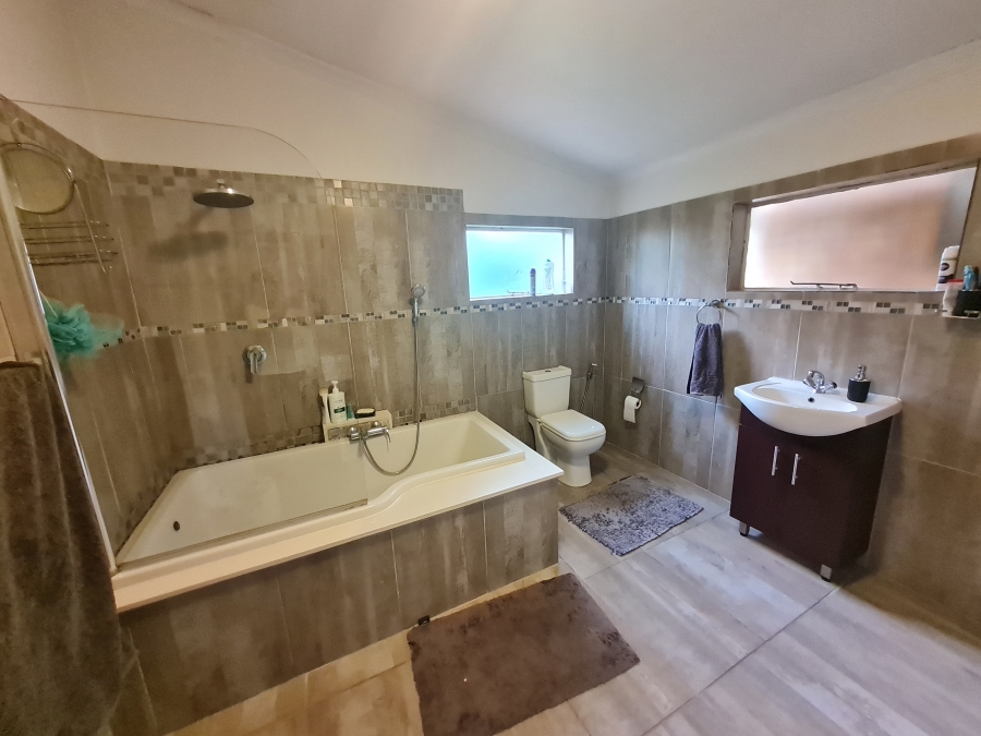 To Let 7 Bedroom Property for Rent in Bryanston Gauteng