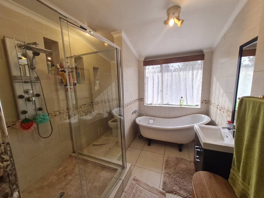 To Let 7 Bedroom Property for Rent in Bryanston Gauteng