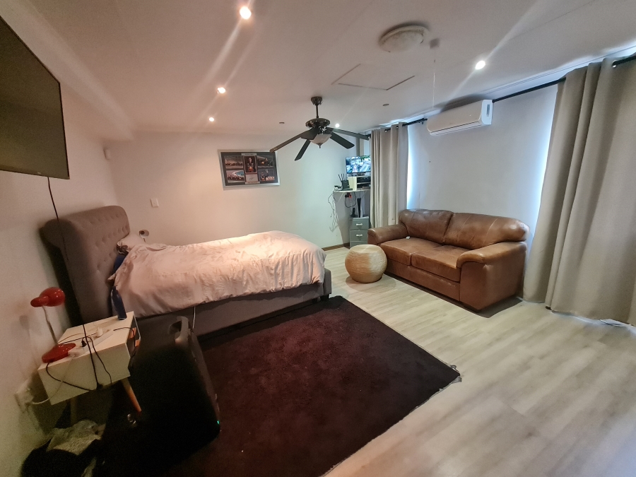 To Let 7 Bedroom Property for Rent in Bryanston Gauteng