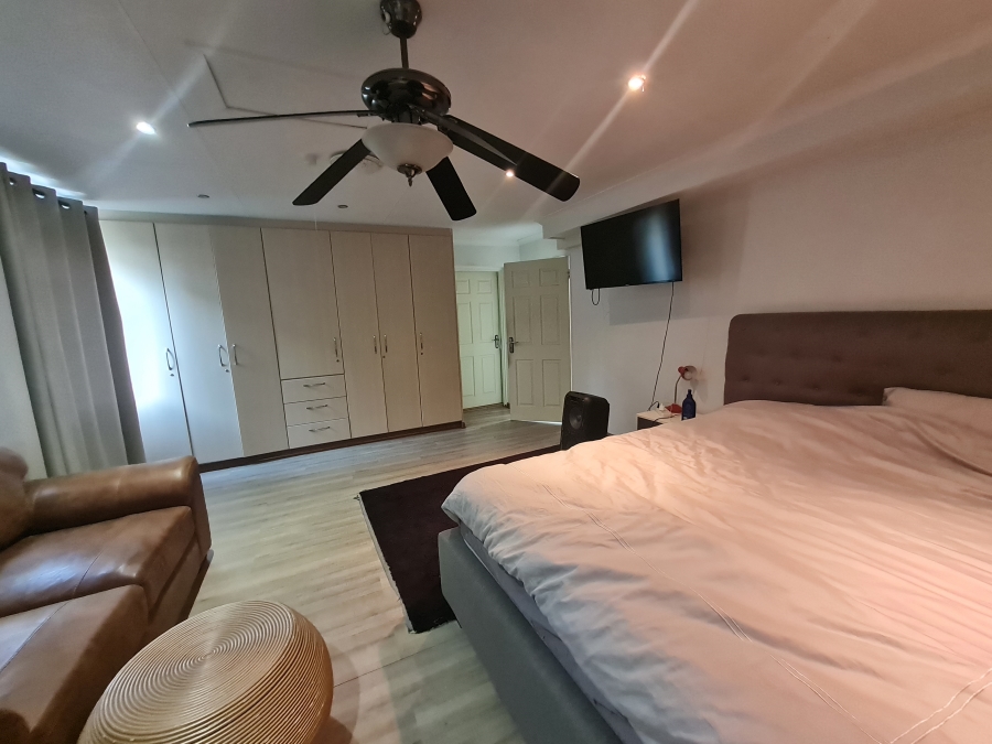 To Let 7 Bedroom Property for Rent in Bryanston Gauteng