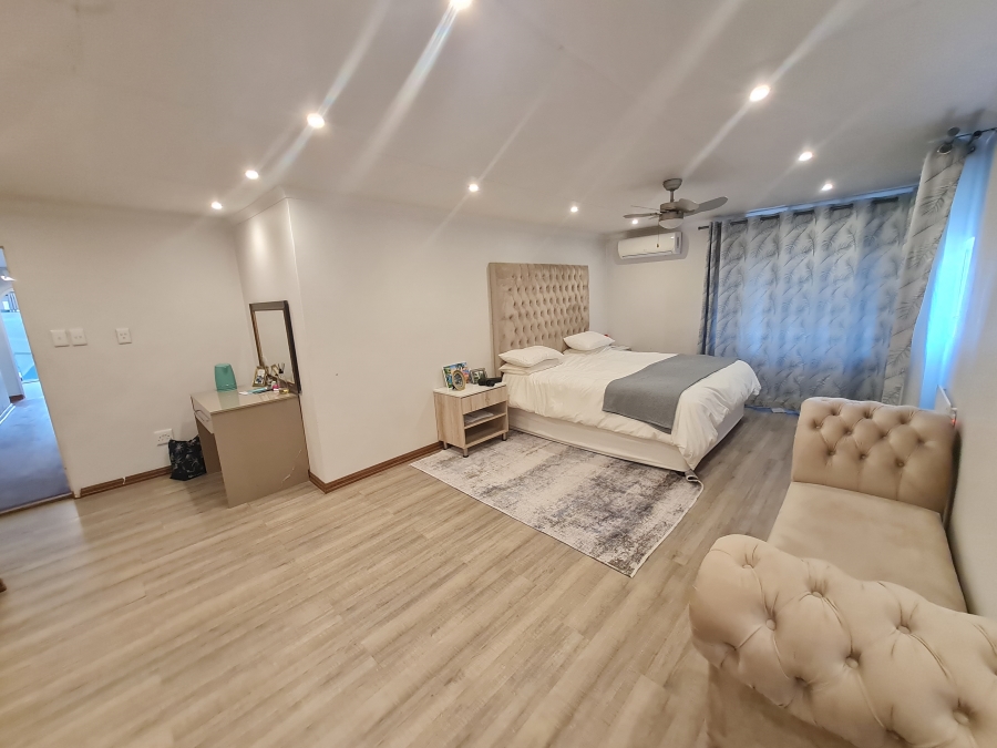 To Let 7 Bedroom Property for Rent in Bryanston Gauteng