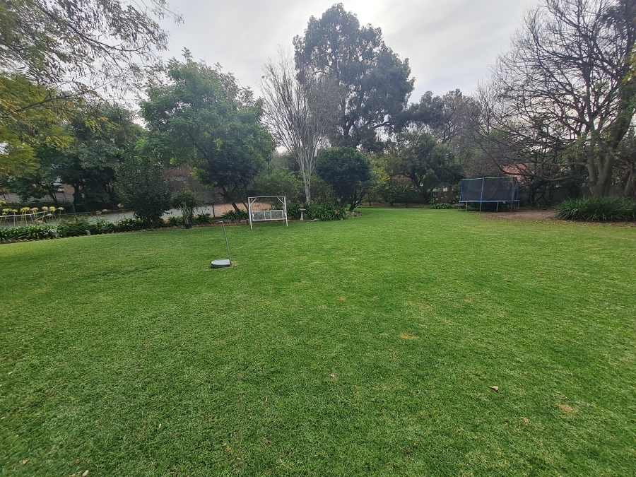 To Let 7 Bedroom Property for Rent in Bryanston Gauteng