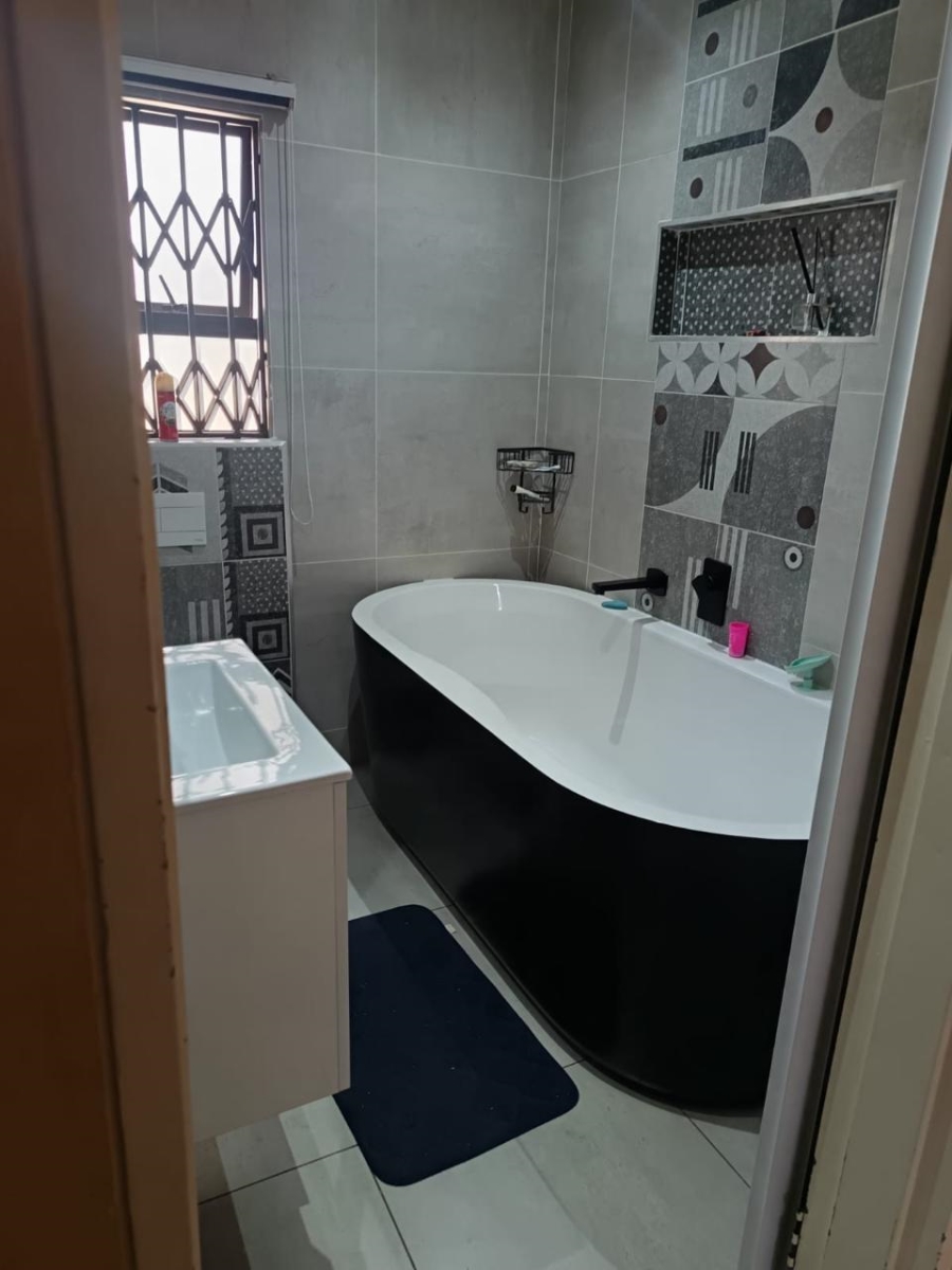 3 Bedroom Property for Sale in The Orchards Gauteng