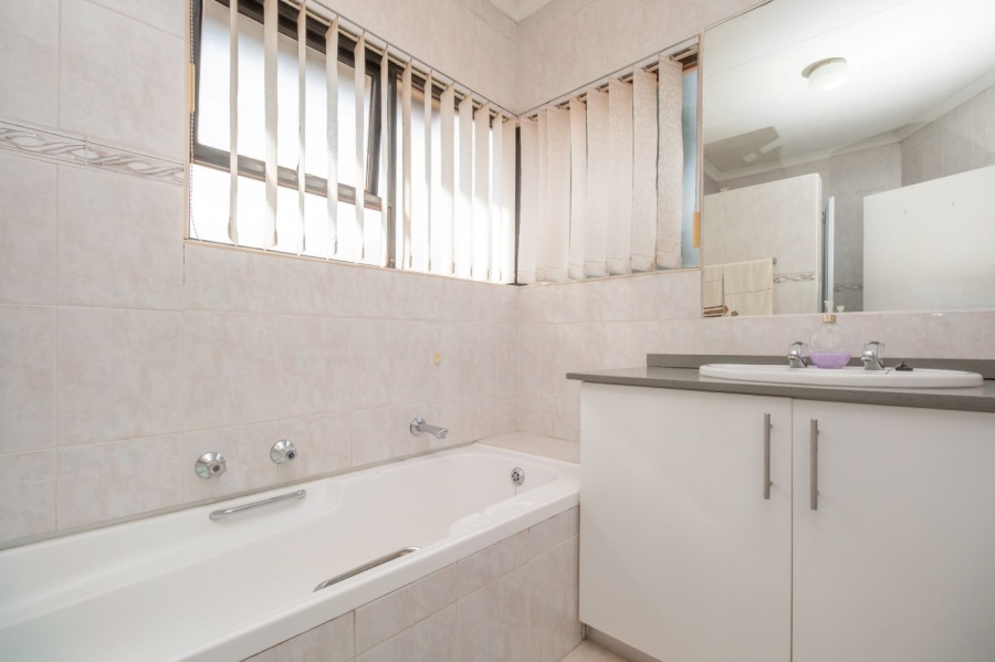 3 Bedroom Property for Sale in Sunninghill Gauteng