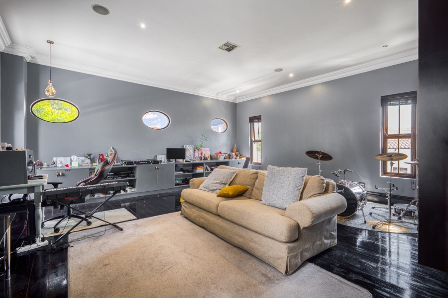6 Bedroom Property for Sale in Beverley Gauteng