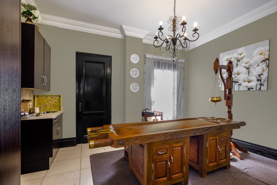 6 Bedroom Property for Sale in Beverley Gauteng