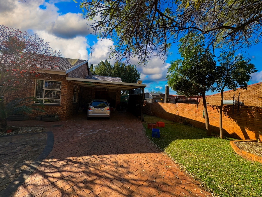 3 Bedroom Property for Sale in Theresa Park Gauteng