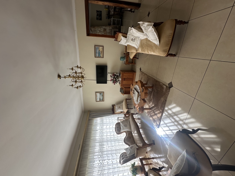6 Bedroom Property for Sale in Brackenhurst Gauteng