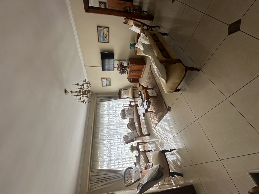 6 Bedroom Property for Sale in Brackenhurst Gauteng