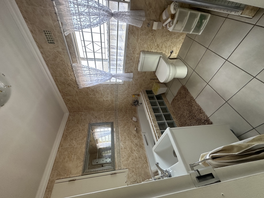 6 Bedroom Property for Sale in Brackenhurst Gauteng