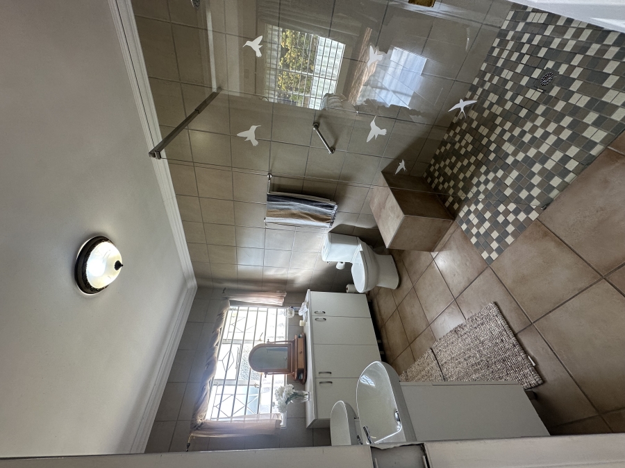 6 Bedroom Property for Sale in Brackenhurst Gauteng