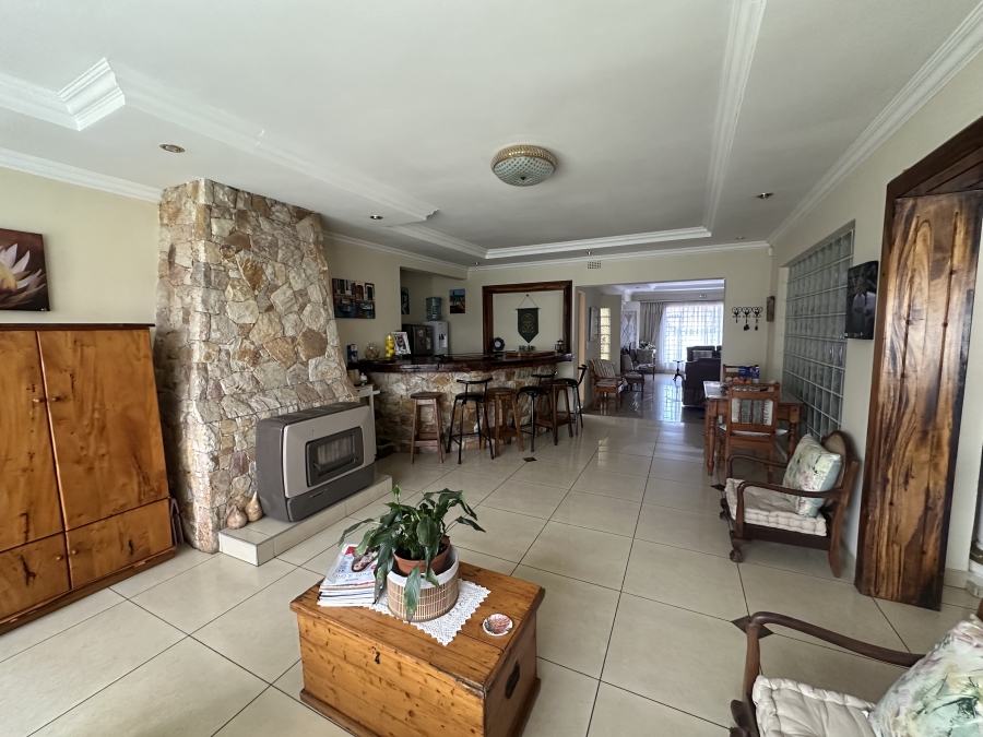 6 Bedroom Property for Sale in Brackenhurst Gauteng