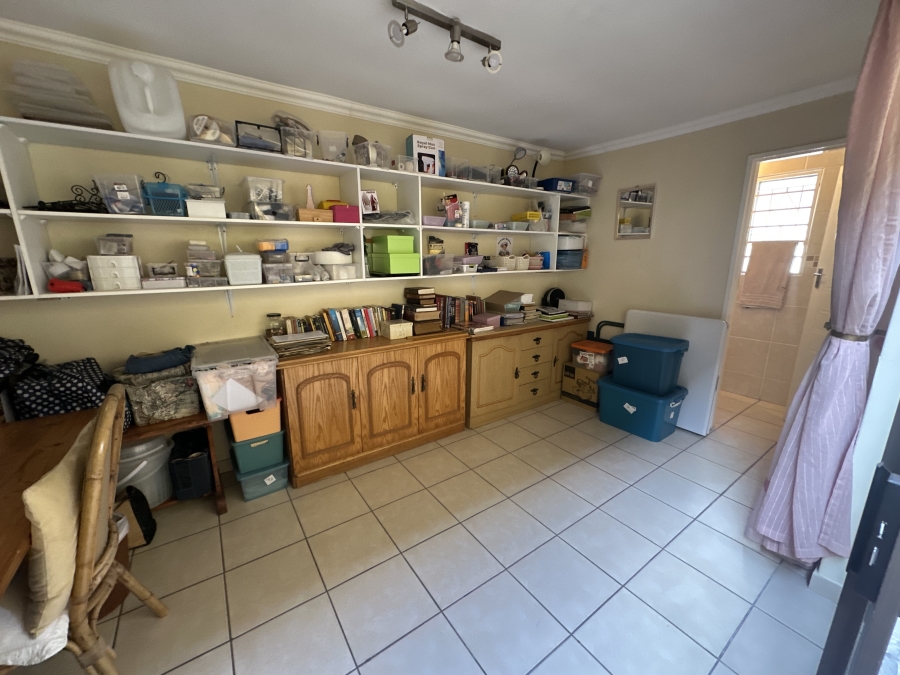 6 Bedroom Property for Sale in Brackenhurst Gauteng