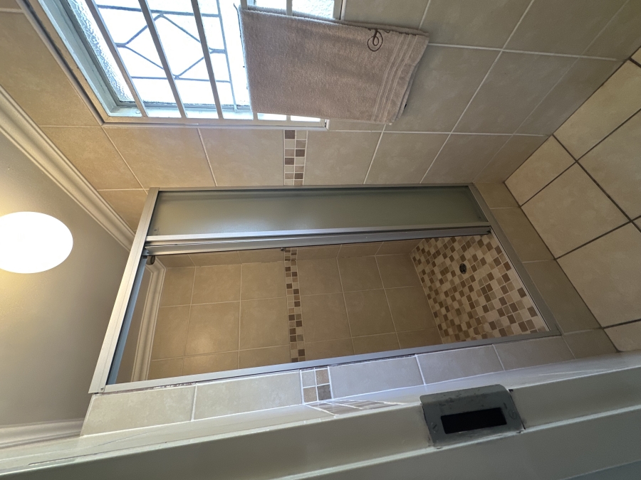 6 Bedroom Property for Sale in Brackenhurst Gauteng