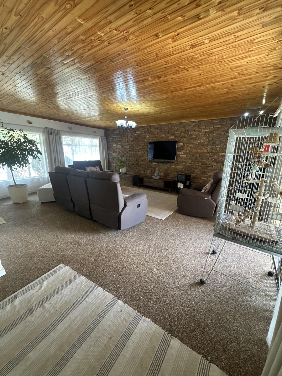 3 Bedroom Property for Sale in Brackendowns Gauteng