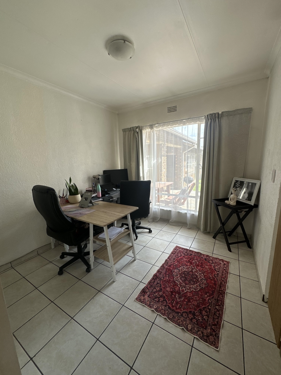 3 Bedroom Property for Sale in Brackendowns Gauteng