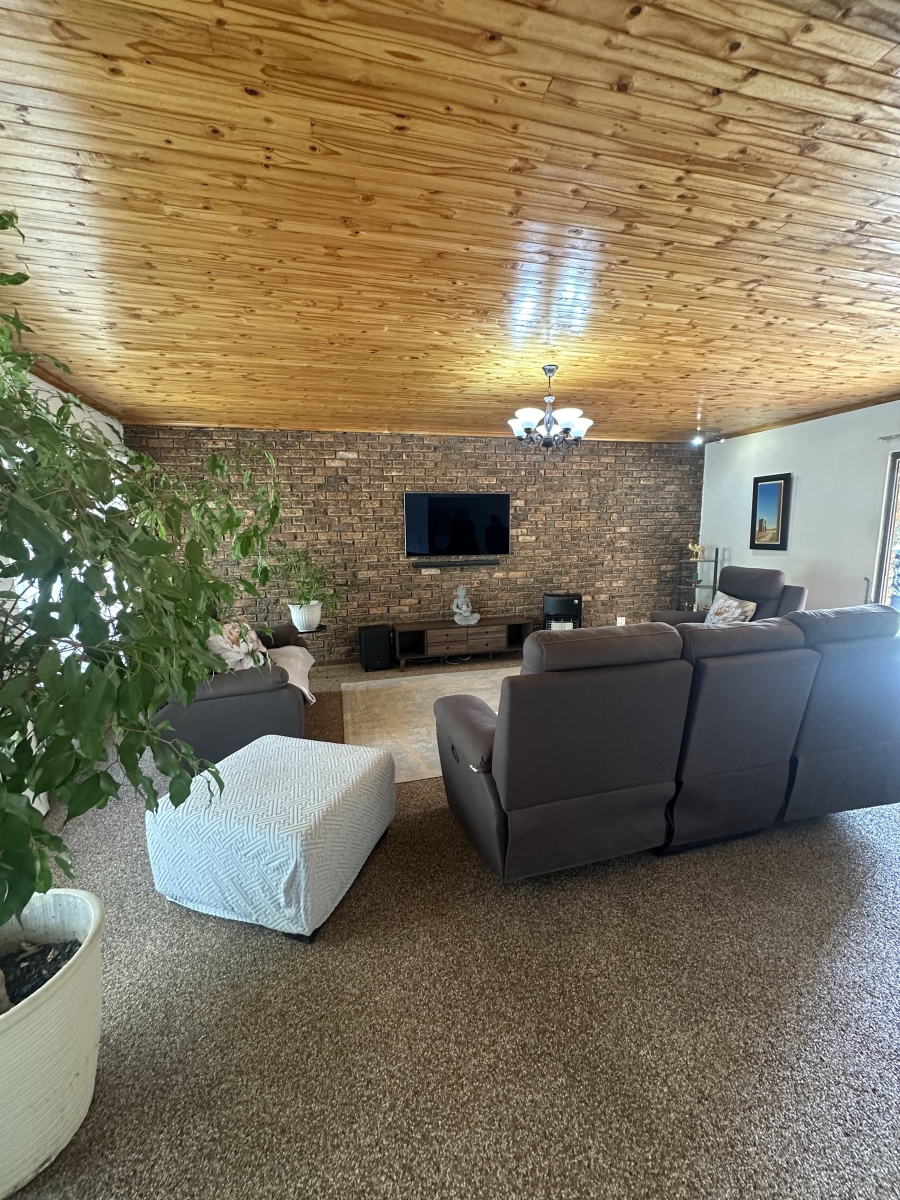 3 Bedroom Property for Sale in Brackendowns Gauteng