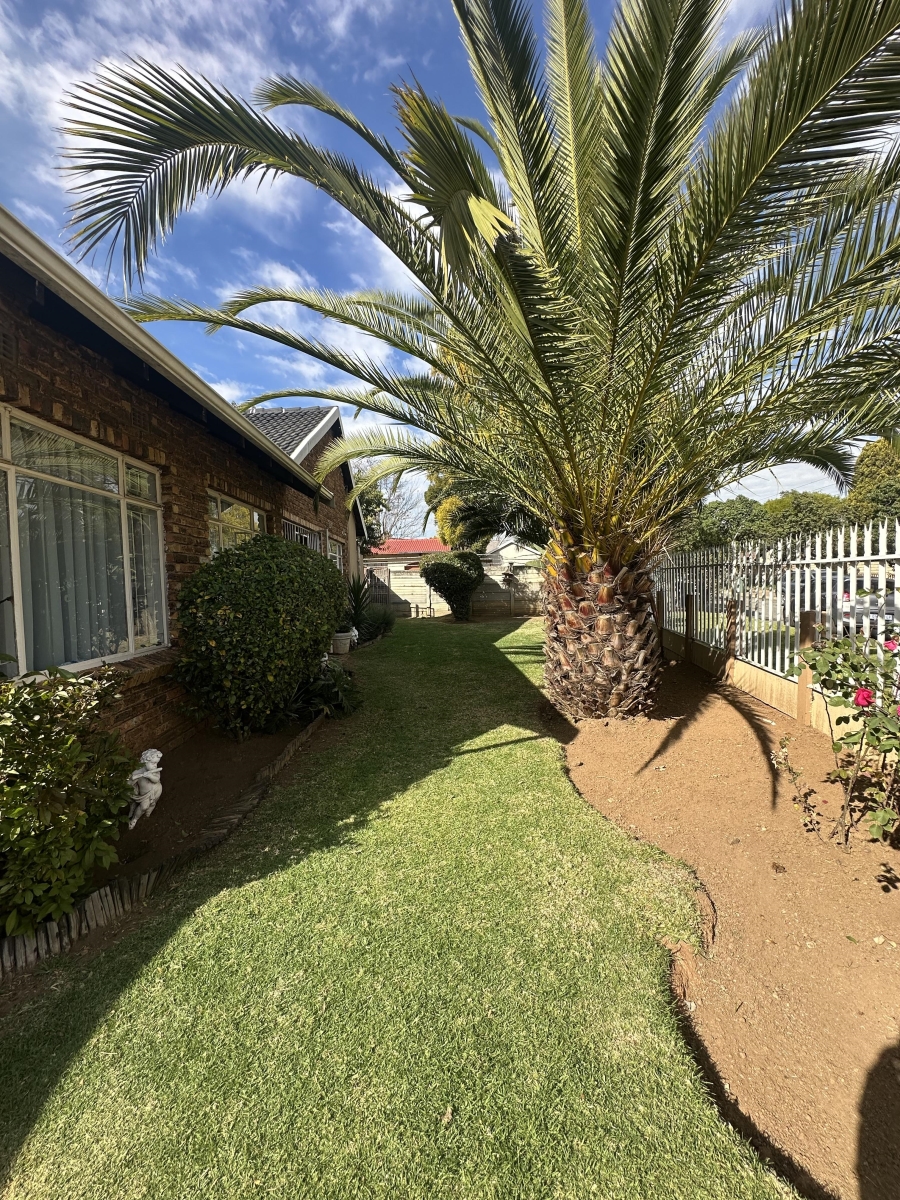 3 Bedroom Property for Sale in Brackendowns Gauteng