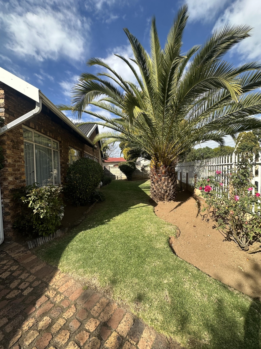 3 Bedroom Property for Sale in Brackendowns Gauteng