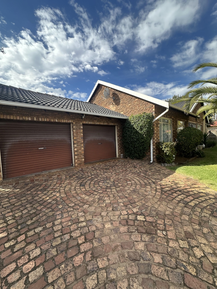 3 Bedroom Property for Sale in Brackendowns Gauteng