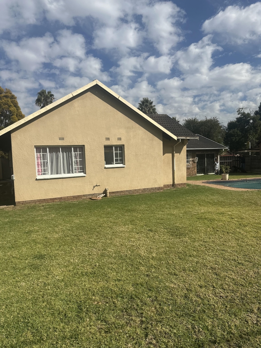 3 Bedroom Property for Sale in Brackendowns Gauteng